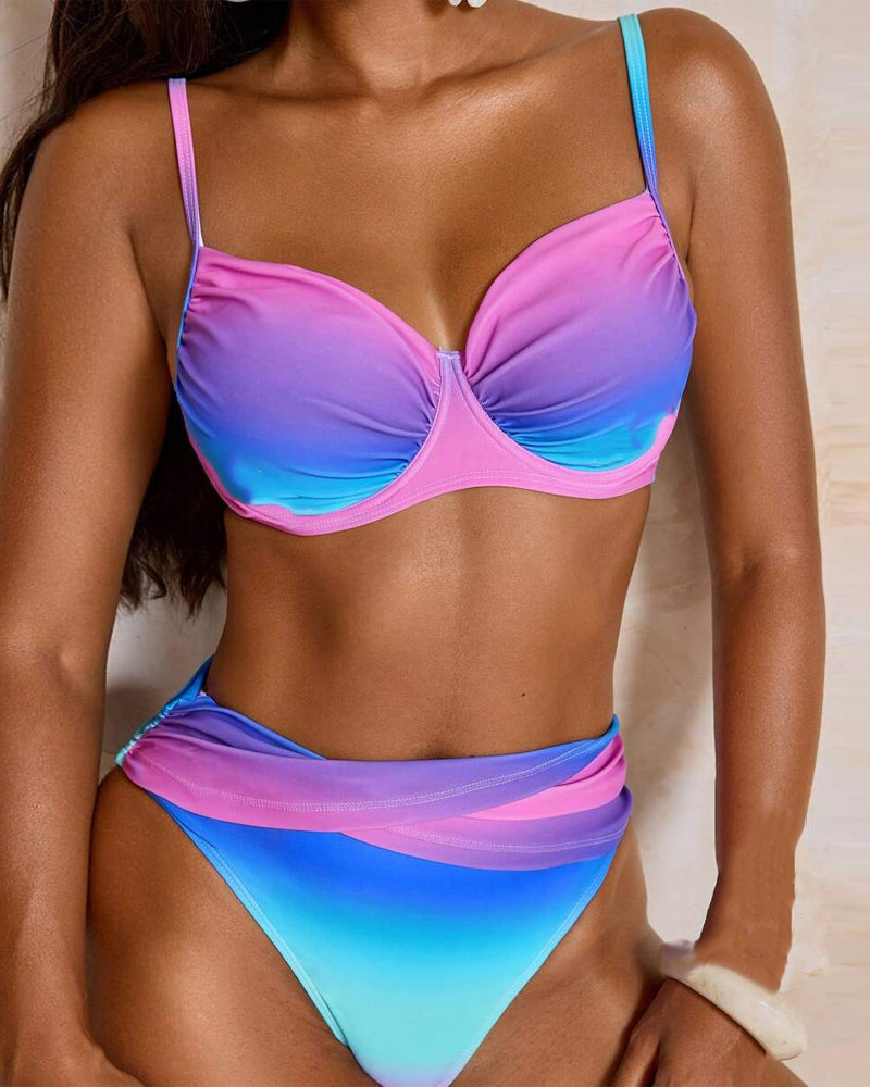 Sexy Bikini mit Push-Up-BH und Farbverlauf