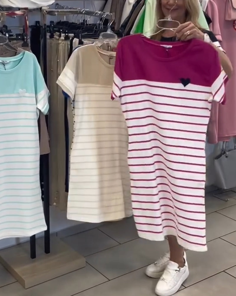Lässiges gestreiftes Kleid mit Rundhalsausschnitt