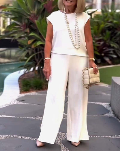 Temperamentvoller, einfarbiger Hosenanzug mit weitem Bein