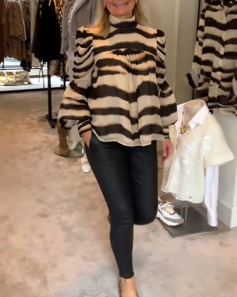 Camicetta con maniche a lanterna alla moda a contrasto