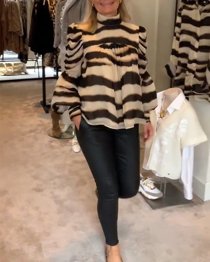 Camicetta con maniche a lanterna alla moda a contrasto