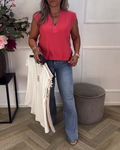 Lässige Weste mit Spitzenbesatz