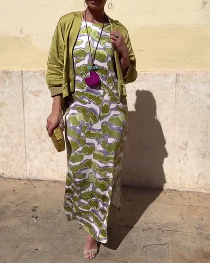 Ärmelloses Set aus bedrucktem Kleid und Mantel