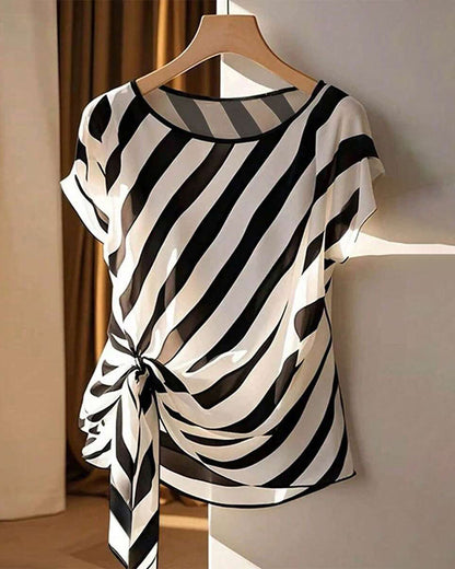 Gestreifte Bluse mit Krawattenmotiv