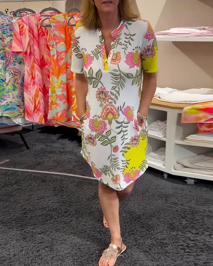 Temperamentvolles Kurzarmkleid mit Blumendruck