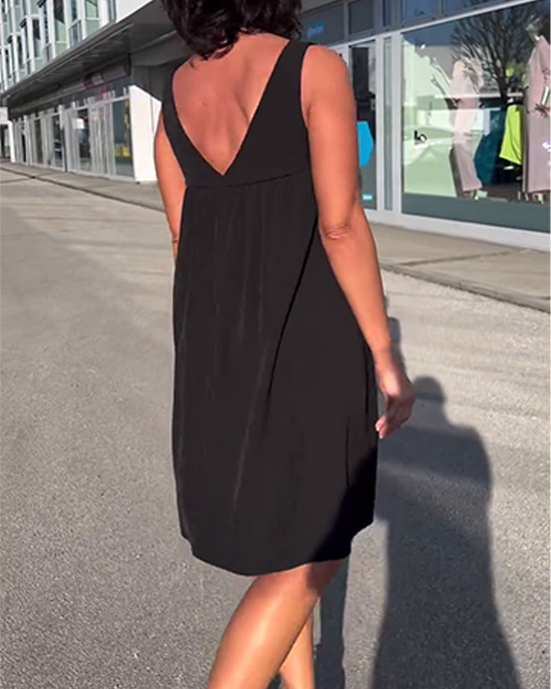 Sleeveless solid color shift dress