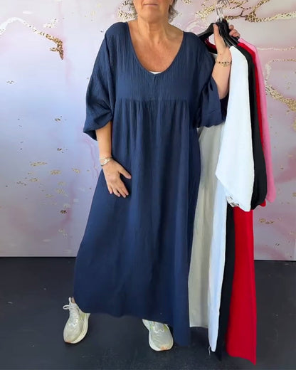 Einfarbiges, plissiertes Kleid im Waldstil mit V-Ausschnitt