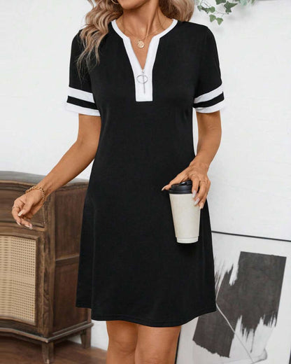 Slim-Fit-Kleid mit kurzen Ärmeln und Farbblockdesign und halbem Reißverschluss