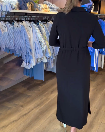 Schlankes Kleid mit Revers und einfarbiger Krawatte