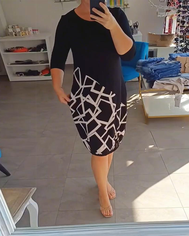 Langärmliges Kleid mit geometrischem Muster