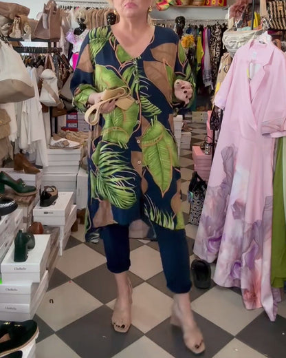 Lockeres Kleid mit V-Ausschnitt und Blattmuster