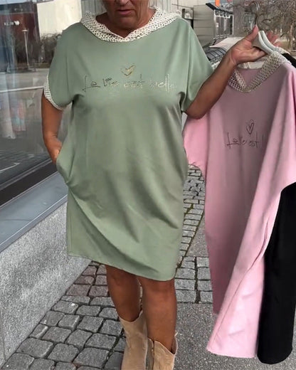 Lässiges, lockeres Kleid mit Kapuze