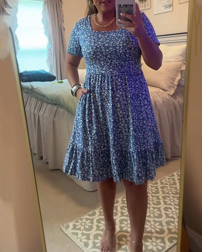 Blumenkleid mit quadratischem Ausschnitt und Taille