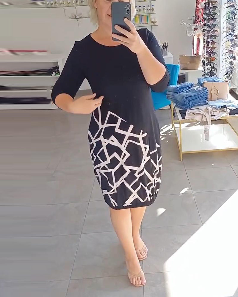 Langärmliges Kleid mit geometrischem Muster