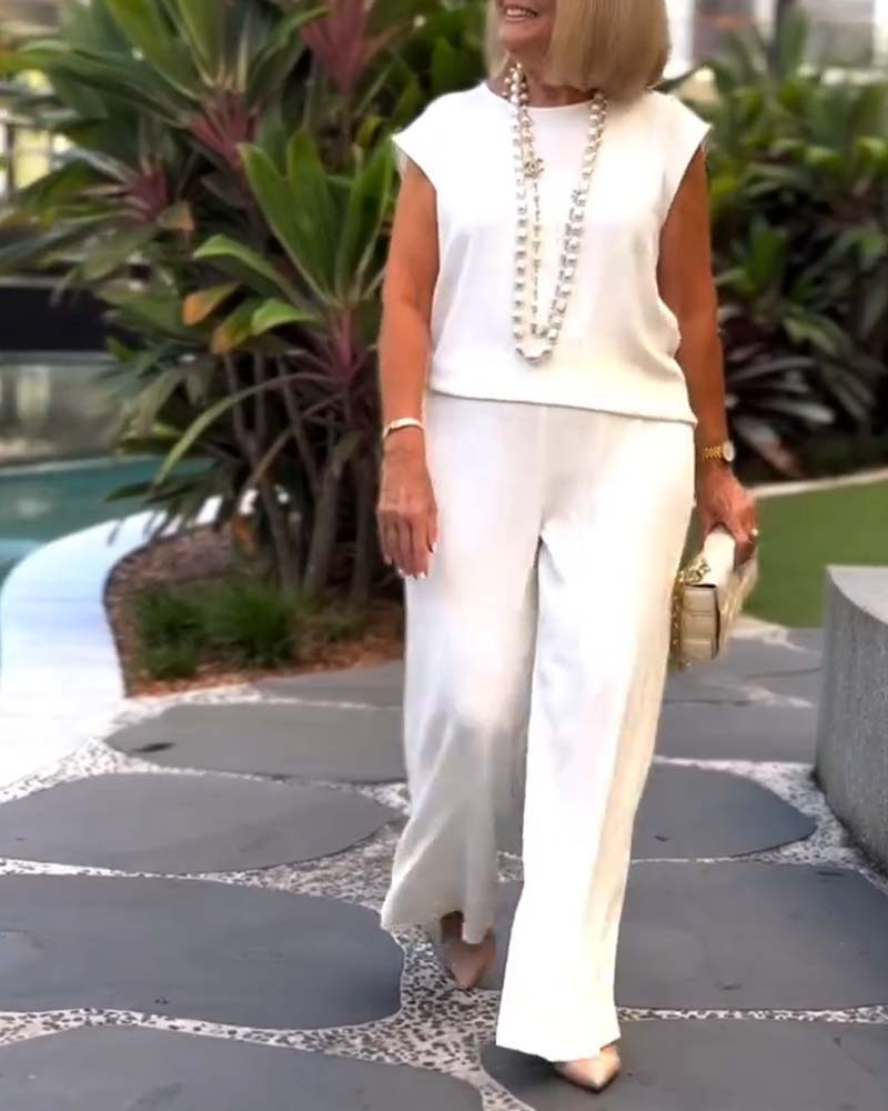 Temperamentvoller, einfarbiger Hosenanzug mit weitem Bein