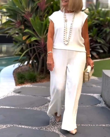 Temperamentvoller, einfarbiger Hosenanzug mit weitem Bein