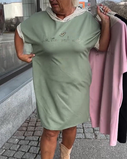 Lässiges, lockeres Kleid mit Kapuze