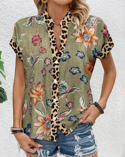Camicetta con stampa leopardata e collo alto