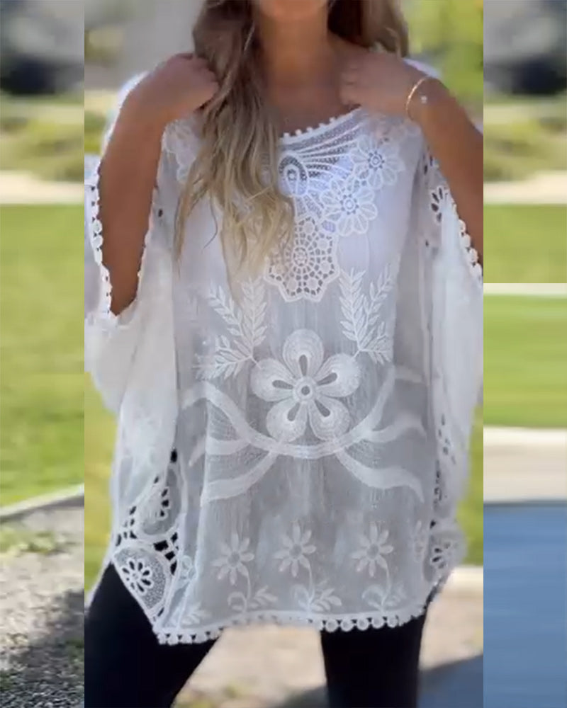 Bluse mit Spitzeneinsatz und Fledermausärmeln