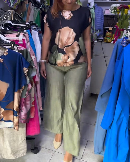 Kurzarmbluse mit Rundhalsausschnitt und Blumenmuster