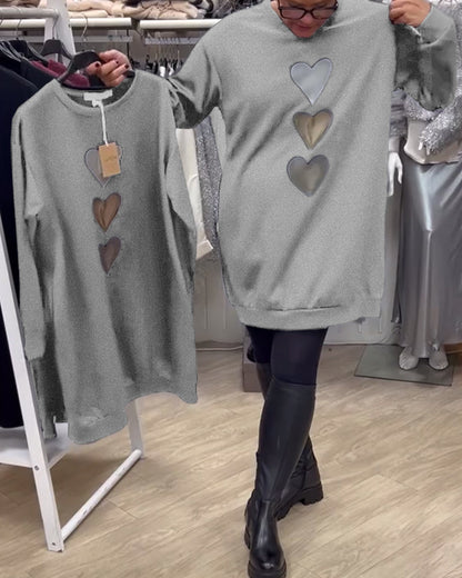 Lässiges Etuikleid mit Herzmuster