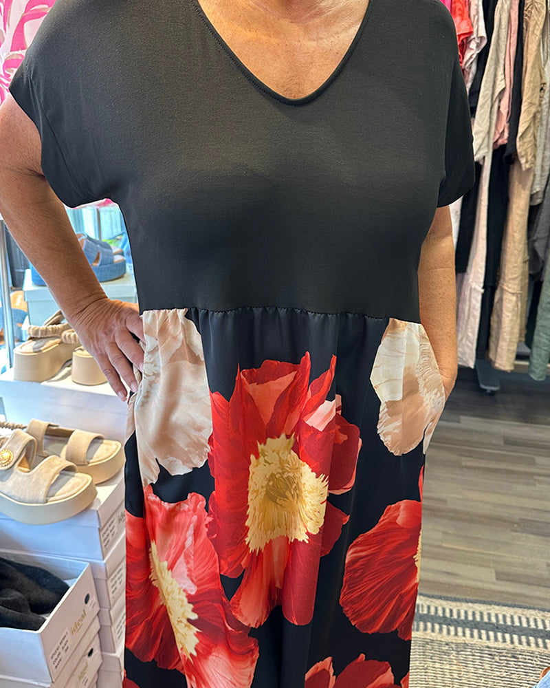 Maxikleid mit V-Ausschnitt und kontrastierendem Blumendruck