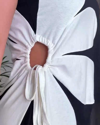 Ärmelloses Kleid mit Blumenmuster und Cut-outs