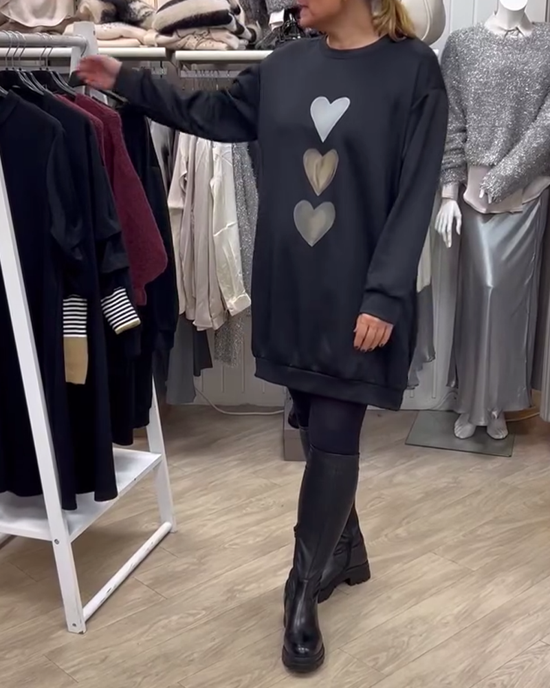 Lässiges Etuikleid mit Herzmuster