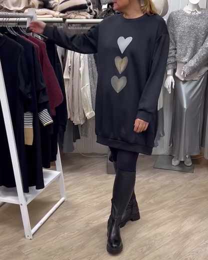 Lässiges Etuikleid mit Herzmuster