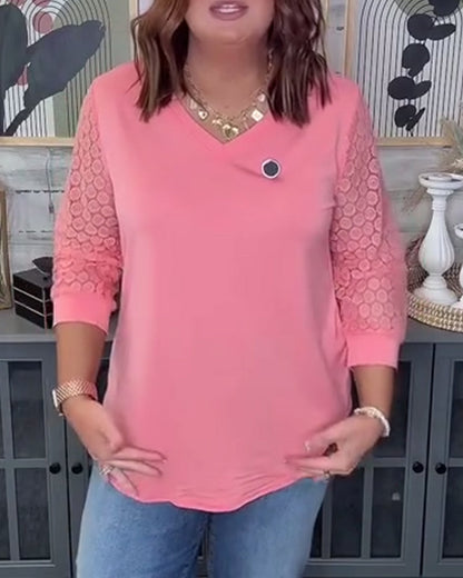 Camicetta con scollo a V e inserti in pizzo a maniche tre quarti