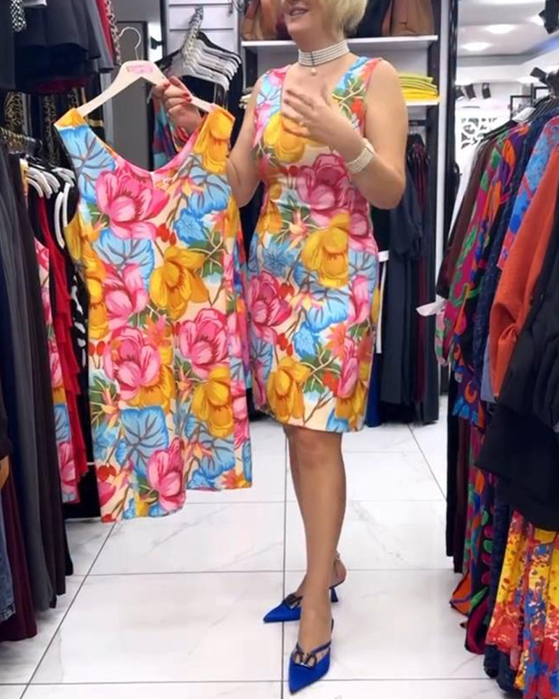 Ärmelloses Kleid mit V-Ausschnitt und geblümter Taille