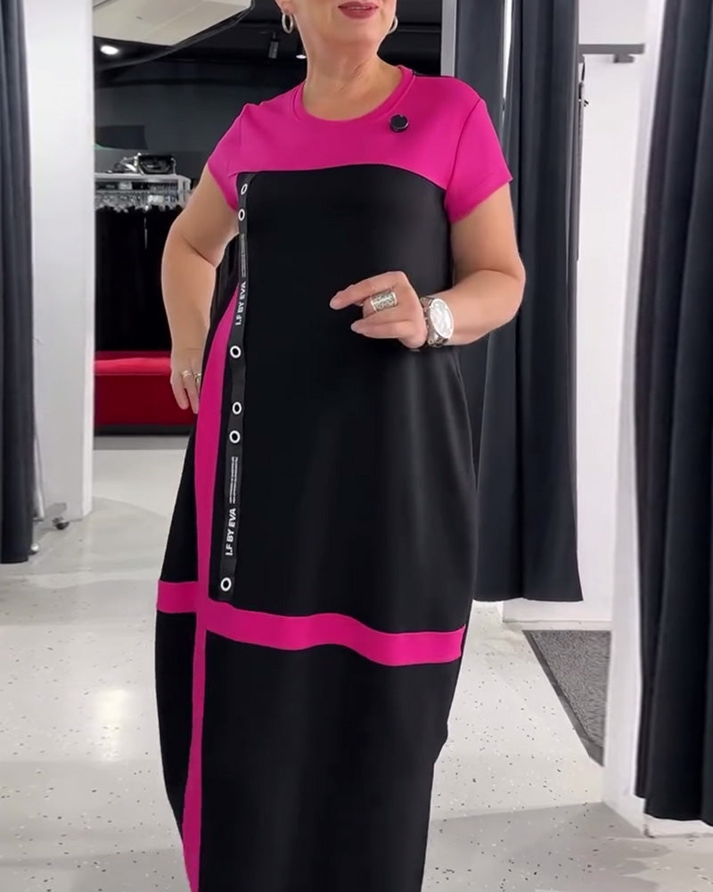 Lässiges Kleid in Kontrastfarbe mit Rundhalsausschnitt