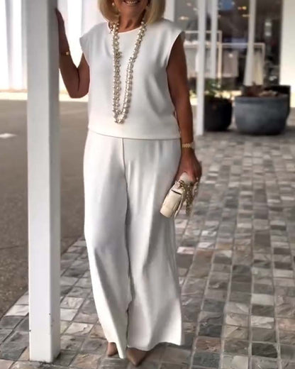 Temperamentvoller, einfarbiger Hosenanzug mit weitem Bein