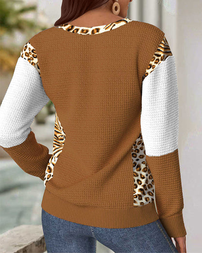 Sweatshirt mit Leopardenmuster in Kontrastfarbe