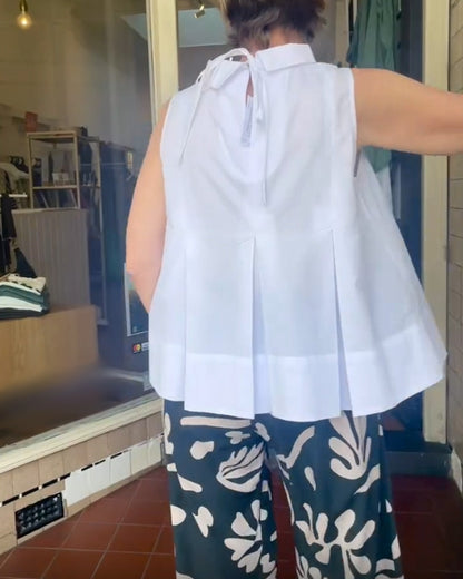 Blusa semplice senza maniche in tinta unita