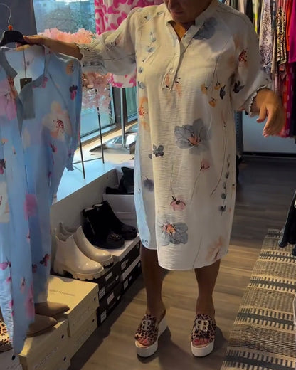 Abito a maniche corte con colletto rialzato e loto