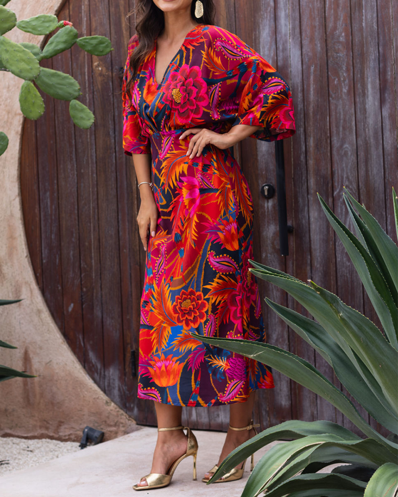 Modisches, schmales Kleid mit V-Ausschnitt und Blumenmuster