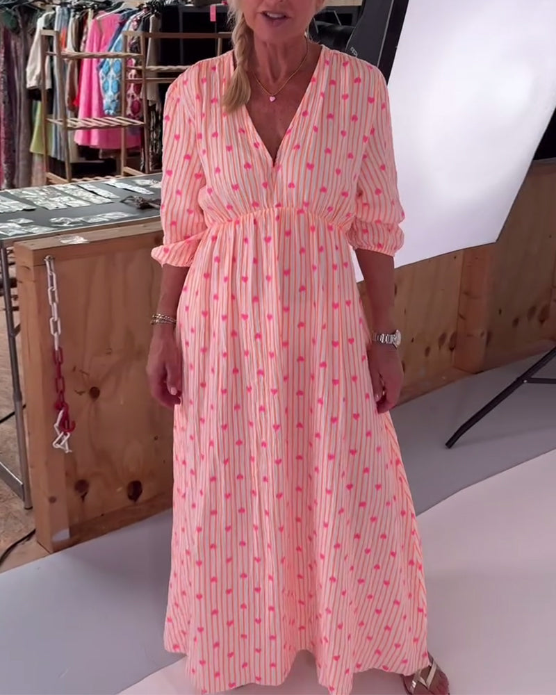 Elegantes Kleid mit V-Ausschnitt und Herz-Print