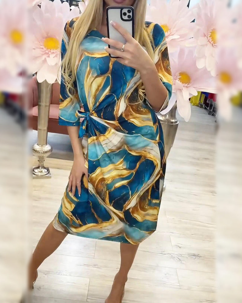Kleid mit halblangen Ärmeln und Twist-Print
