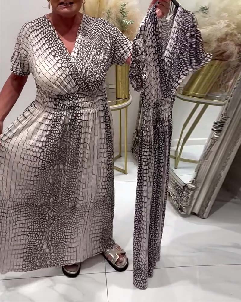 Kleid mit V-Ausschnitt und Plissierung