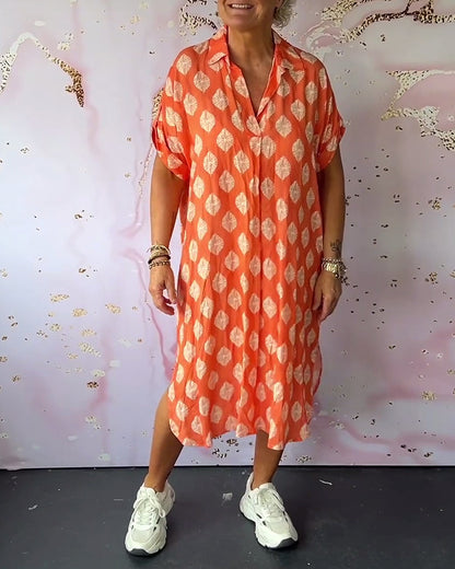 Lockeres Kleid mit Revers und kurzen Ärmeln