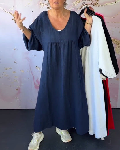 Einfarbiges, plissiertes Kleid im Waldstil mit V-Ausschnitt