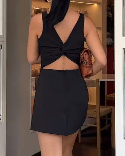 Kleid mit U-Ausschnitt, Hosenträgern und einfarbiger Taille