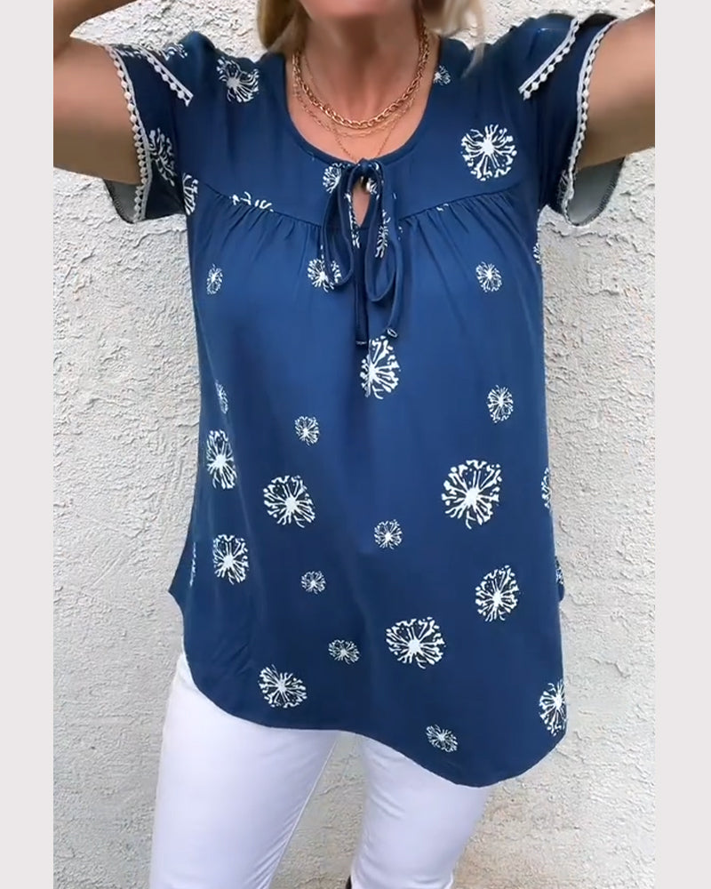 Bluse mit Batikmuster und Blütenärmeln