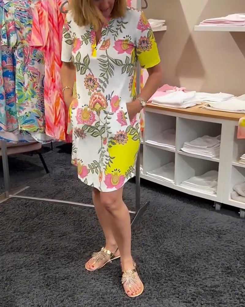 Temperamentvolles Kurzarmkleid mit Blumendruck