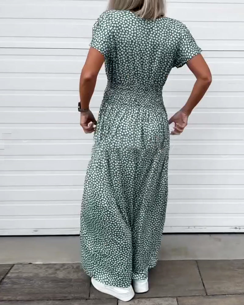 Kurzarmkleid mit V-Ausschnitt und bedruckter Taille