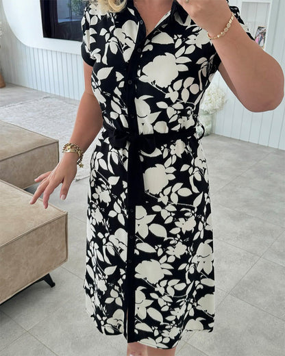 Bedrucktes Kurzarmkleid im Hemdstil