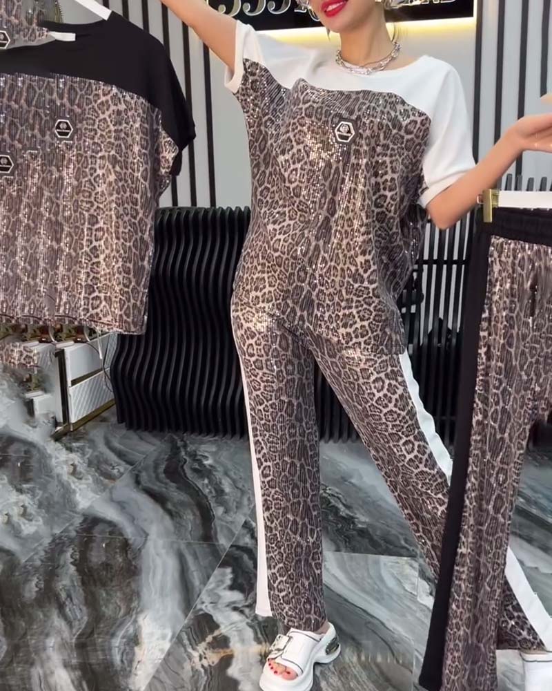 Lässiges zweiteiliges Set mit Leopardenmuster