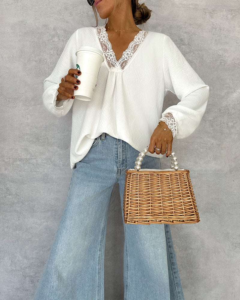 Langarmbluse mit V-Ausschnitt und Spitze