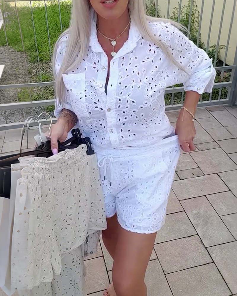 Completo di pantaloncini a maniche lunghe con risvolto